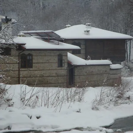 沃瓦斯基生态大厦酒店 Katunishte